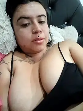 Snapshot of Devilsweet17 chatting on December 12, 9:08 am Devilsweet17 online show from December 12, 9:08 am