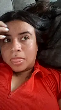 Snapshot of Devilsweet17 chatting on December 28, 8:25 pm Devilsweet17 online show from December 28, 8:25 pm