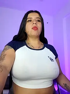 Snapshot of Devilsweet17 chatting on January 4, 12:27 am Devilsweet17 online show from January 4, 12:27 am