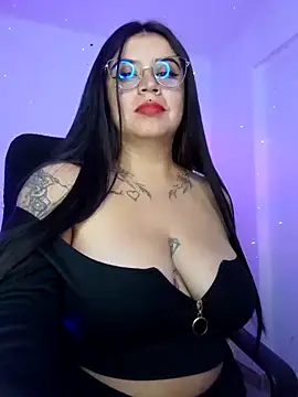 Snapshot of Devilsweet17 chatting on February 1, 12:51 am Devilsweet17 online show from February 1, 12:51 am