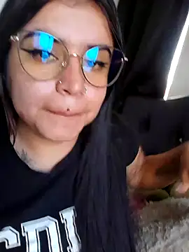 Snapshot of Devilsweet17 chatting on February 1, 9:08 pm Devilsweet17 online show from February 1, 9:08 pm