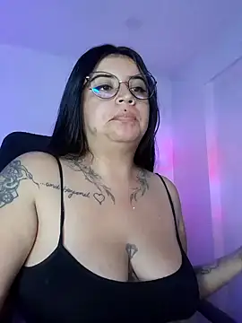 Snapshot of Devilsweet17 chatting on February 2, 3:10 am Devilsweet17 online show from February 2, 3:10 am