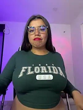 Snapshot of Devilsweet17 chatting on February 7, 10:30 pm Devilsweet17 online show from February 7, 10:30 pm