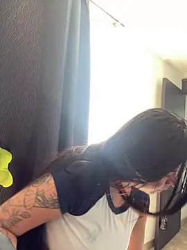 Snapshot of Devilsweet17 chatting on February 15, 4:34 pm Devilsweet17 online show from February 15, 4:34 pm