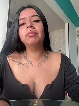 Snapshot of Devilsweet17 chatting on February 25, 7:25 pm Devilsweet17 online show from February 25, 7:25 pm