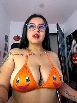 Snapshot of Devilsweet17 chatting on October 23, 7:01 pm Devilsweet17 online show from October 23, 7:01 pm