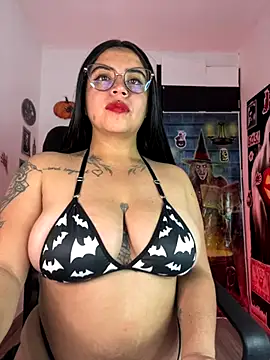 Snapshot of Devilsweet17 chatting on November 1, 12:45 am Devilsweet17 online show from November 1, 12:45 am