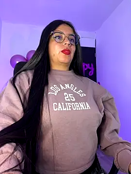 Snapshot of Devilsweet17 chatting on November 10, 9:25 pm Devilsweet17 online show from November 10, 9:25 pm