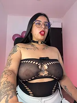 Snapshot of Devilsweet17 chatting on November 11, 8:31 pm Devilsweet17 online show from November 11, 8:31 pm