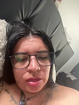 Snapshot of Devilsweet17 chatting on June 14, 2:19 pm Devilsweet17 online show from June 14, 2:19 pm
