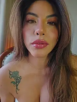 Karen San Miguel online show from December 15, 10:25 pm