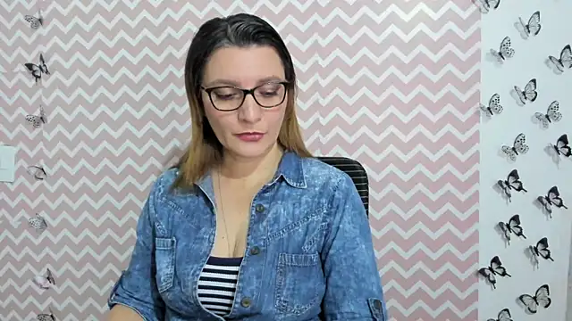 Amie Adams82  online show from February 7, 4:35 pm