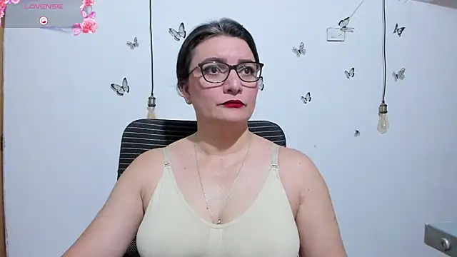 Amie Adams82  online show from June 15, 3:03 pm