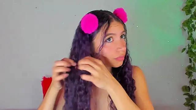 Snapshot of Dear_anne chatting on December 3, 12:59 pm Dear anne online show from December 3, 12:59 pm