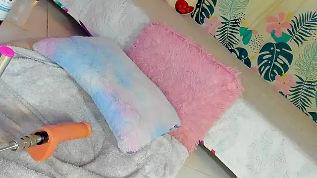 Snapshot of Dear_anne chatting on February 7, 5:52 am Dear anne online show from February 7, 5:52 am