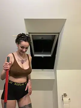 JeSuisUnTapin online show from April 15, 7:58 pm