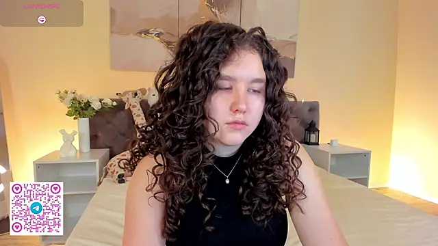 Snapshot of Ariella_Sol chatting on June 6, 1:11 am Ariella Sol online show from June 6, 1:11 am