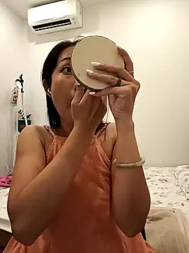 Snapshot of Sugar2k5 chatting on February 28, 5:37 am Sugar2k5 online show from February 28, 5:37 am