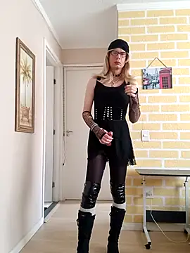 cdzinhasusan online show from October 4, 5:00 pm