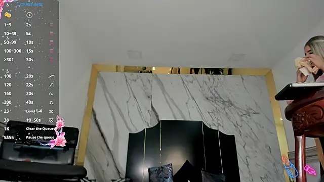 Snapshot of Victtoria_Parker chatting on September 26, 1:04 pm Victtoria Parker online show from September 26, 1:04 pm