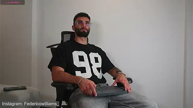 Derek w online show from September 23, 4:59 am