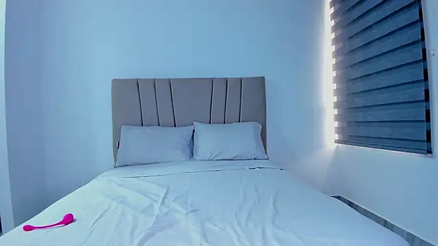 Snapshot of Natasha-28 chatting on November 2, 9:17 pm Natasha-28 online show from November 2, 9:17 pm