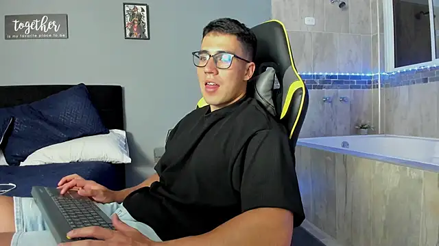 owengray2n online show from February 20, 4:18 am