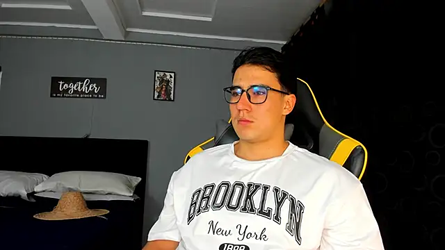 owengray2n online show from October 8, 2:20 am