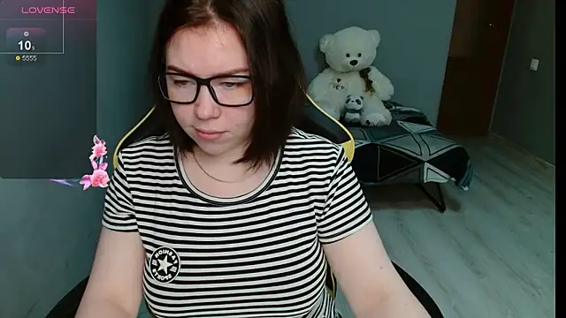 Snapshot of Emily_Amorre chatting on October 6, 1:14 am Emily Amorre online show from October 6, 1:14 am