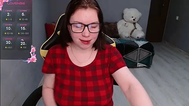 Snapshot of Emily_Amorre chatting on November 10, 7:24 pm Emily Amorre online show from November 10, 7:24 pm