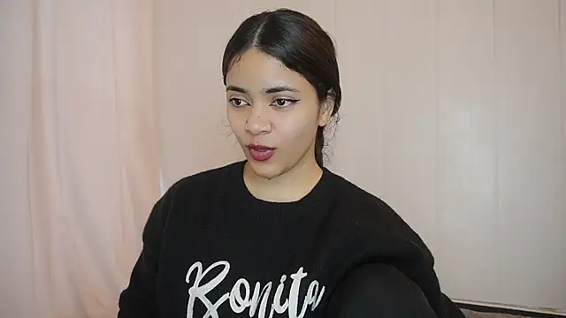 Snapshot of Feetgirl01 chatting on February 27, 5:15 pm Feetgirl01 online show from February 27, 5:15 pm