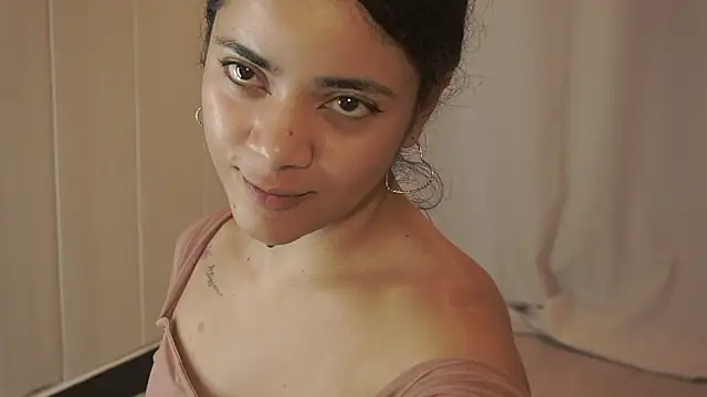 Snapshot of Feetgirl01 chatting on September 18, 5:26 pm Feetgirl01 online show from September 18, 5:26 pm