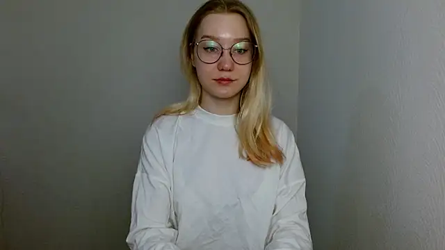 cindi hot online show from March 17, 8:29 am