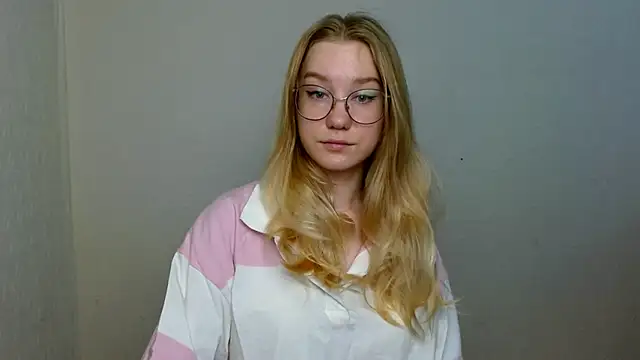 Snapshot of cindi_hot chatting on November 18, 11:03 am cindi hot online show from November 18, 11:03 am