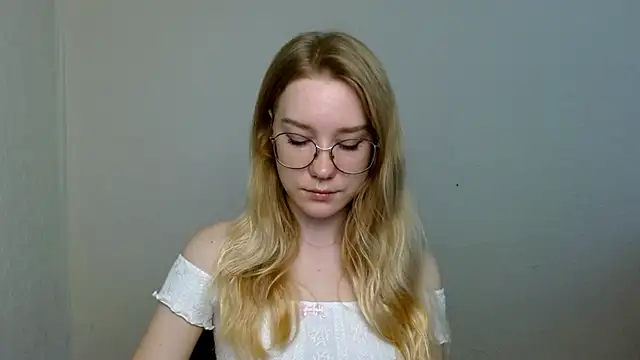 Snapshot of cindi_hot chatting on November 19, 8:14 am cindi hot online show from November 19, 8:14 am