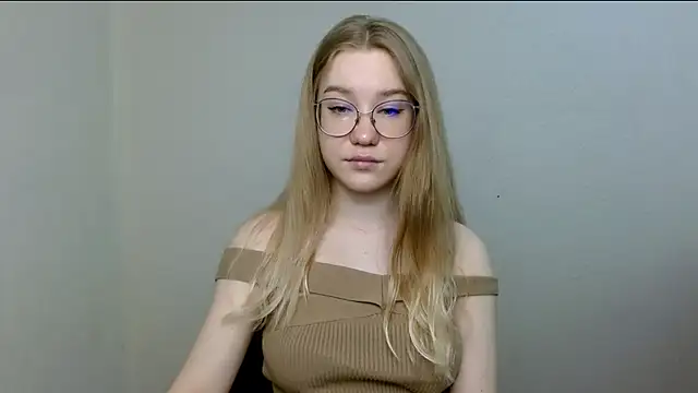 Snapshot of cindi_hot chatting on April 22, 11:23 am cindi hot online show from April 22, 11:23 am