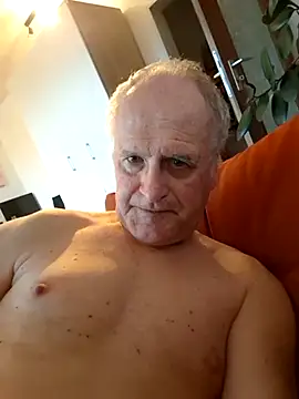 Milkasahne64 online show from October 3, 6:43 am