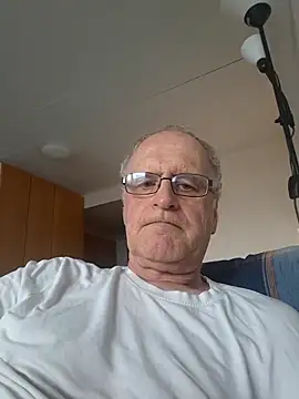 Milkasahne64 online show from October 10, 8:57 am