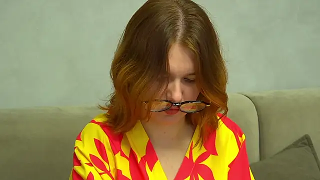 LessySmith online show from November 29, 4:43 pm