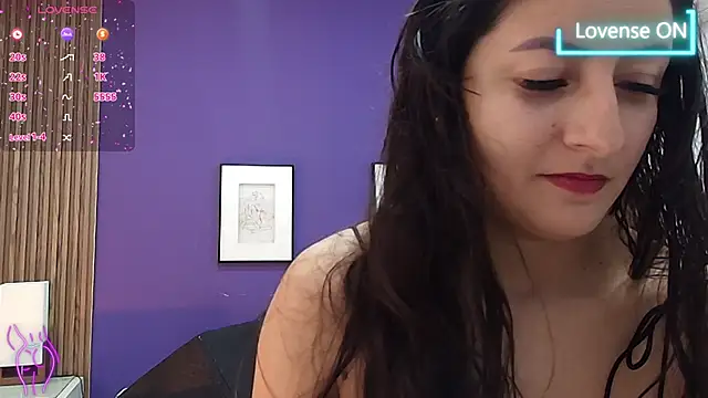 Snapshot of alina_martinelli chatting on January 16, 1:36 pm alina martinelli online show from January 16, 1:36 pm