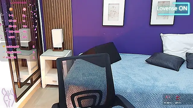 Snapshot of alina_martinelli chatting on January 16, 4:39 pm alina martinelli online show from January 16, 4:39 pm