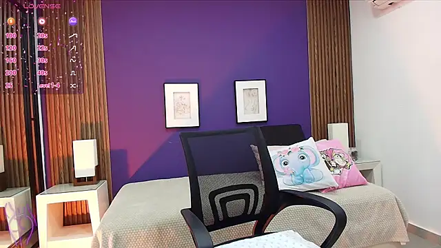 Snapshot of alina_martinelli chatting on February 5, 12:27 pm alina martinelli online show from February 5, 12:27 pm