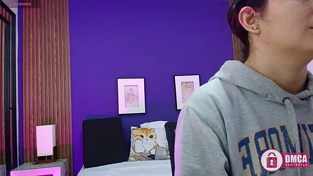 Snapshot of alina_martinelli chatting on February 14, 12:47 pm alina martinelli online show from February 14, 12:47 pm