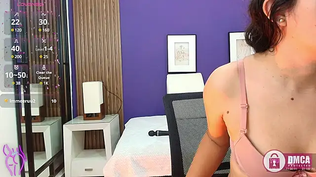 Snapshot of alina_martinelli chatting on February 18, 4:37 pm alina martinelli online show from February 18, 4:37 pm