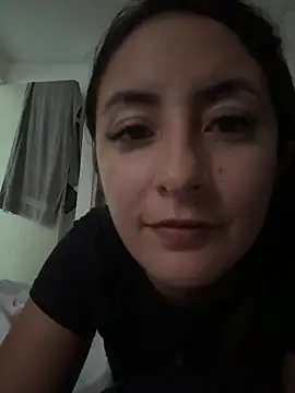 Snapshot of alina_martinelli chatting on February 24, 10:36 pm alina martinelli online show from February 24, 10:36 pm