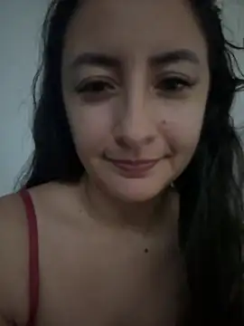 Snapshot of alina_martinelli chatting on February 25, 11:33 pm alina martinelli online show from February 25, 11:33 pm