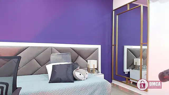 Snapshot of alina_martinelli chatting on March 13, 7:17 pm alina martinelli online show from March 13, 7:17 pm