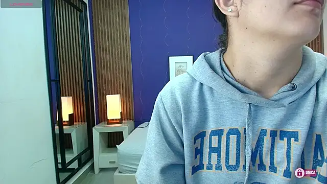 Snapshot of alina_martinelli chatting on September 26, 11:58 am alina martinelli online show from September 26, 11:58 am