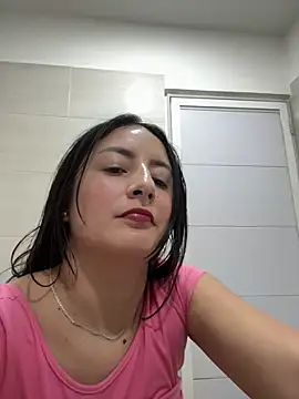 Snapshot of alina_martinelli chatting on November 18, 3:49 pm alina martinelli online show from November 18, 3:49 pm