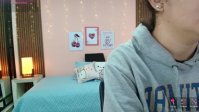 Snapshot of alina_martinelli chatting on December 5, 11:08 am alina martinelli online show from December 5, 11:08 am